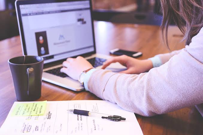 TIPS FOR STAYING AHEAD WITH ONLINE CLASSES