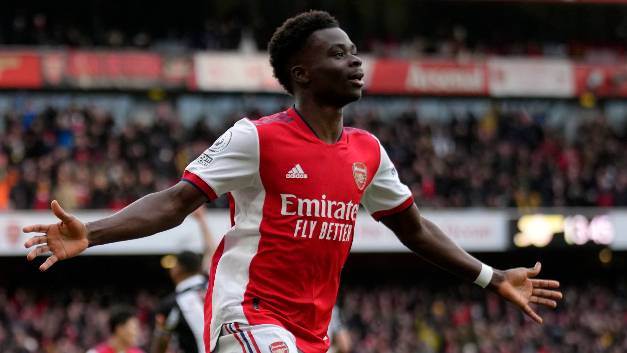 Arsenal aim to maintain top spot as the Premier League resumes
